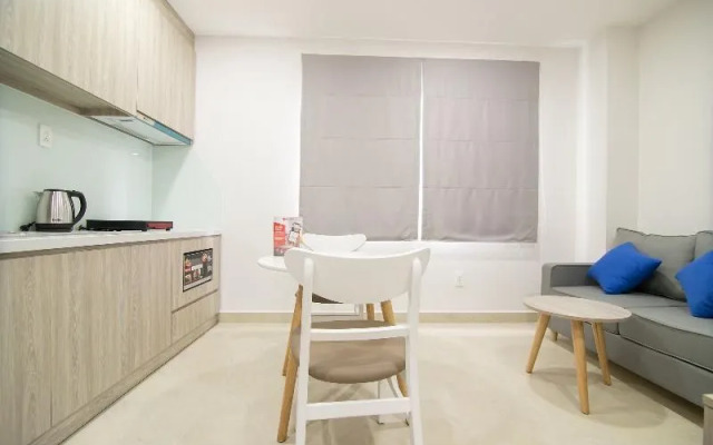 RedDoorz Premium near E-Town 3