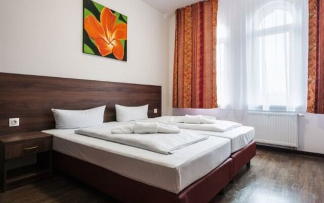 Queen S Garden Hotel