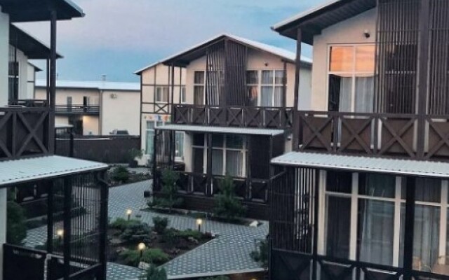 Azov le Chalet