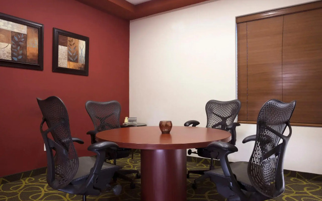 Krystal Urban Monterrey San Jerónimo