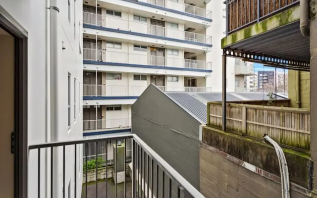 Uptown Two Bedroom Apartment With The Essentials