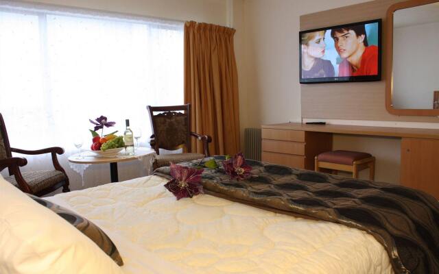 Airport Travel Air Motor Inn