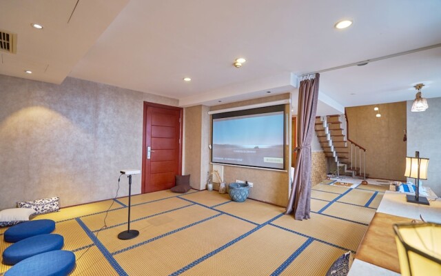 Summer Flower Apartment