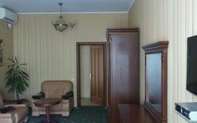 Status Hotel