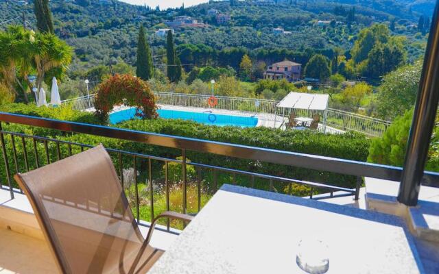 Cochelli Lower Pool Walk to beach WiFi AC