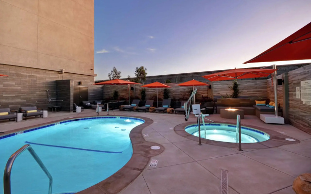 Hampton Inn & Suites Los Angeles Burbank Airport