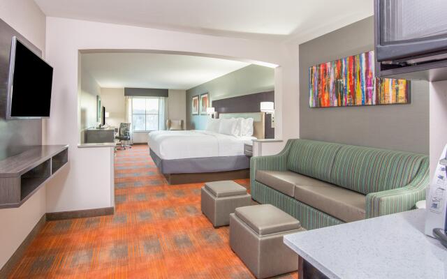 Holiday Inn Express & Suites Shawnee-Kansas City West, an IHG Hotel