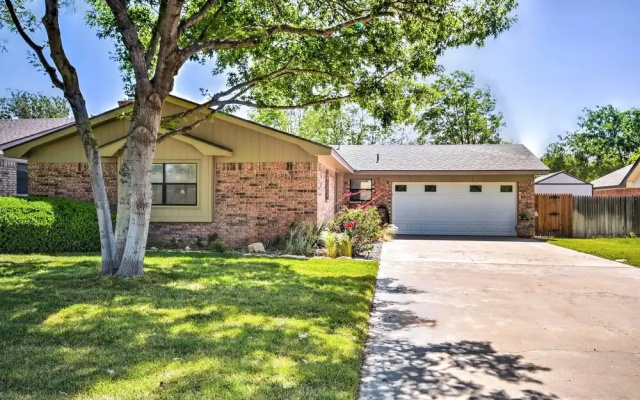 Unique Ranch-style Home < 2 Mi to Downtown!