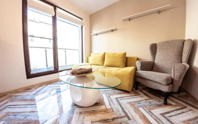 Bright 1BDR Apartment with a Balcony