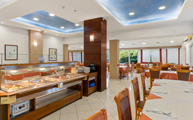 Stefania Beach Hotel