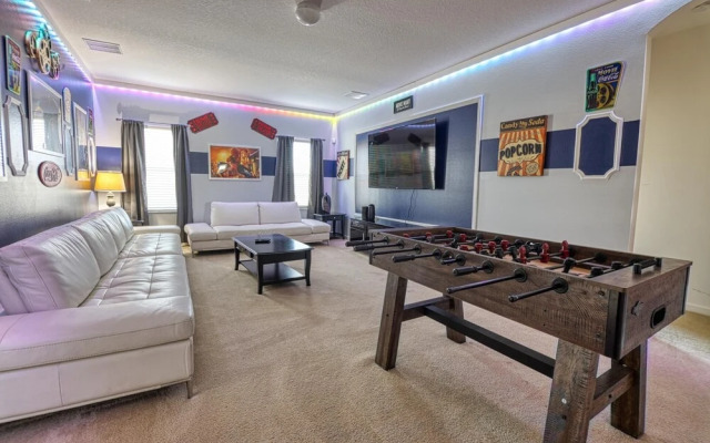 Ralph's 7 Bed Solterra Vacation Home