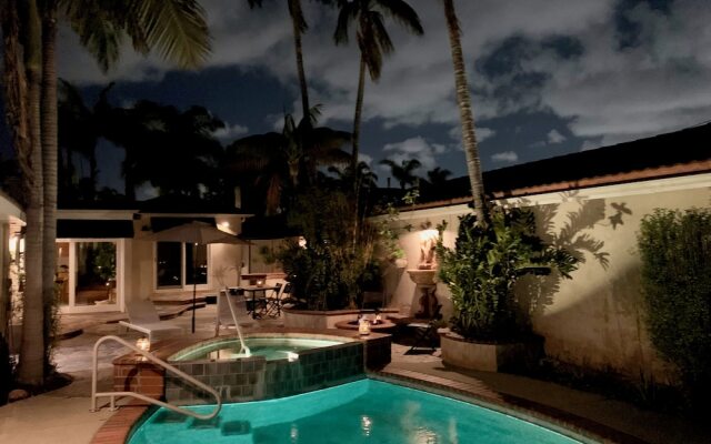 The Belmont Beach Bungalow Pool & Hot Tub!