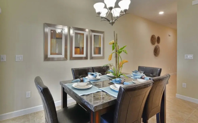 Storey Lake 4 Bedroom Townhome w Splashpool - 1603ST