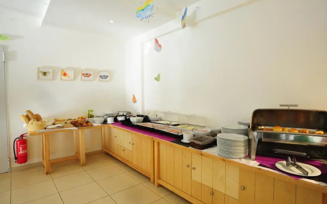 Maravel Star Art Hotel