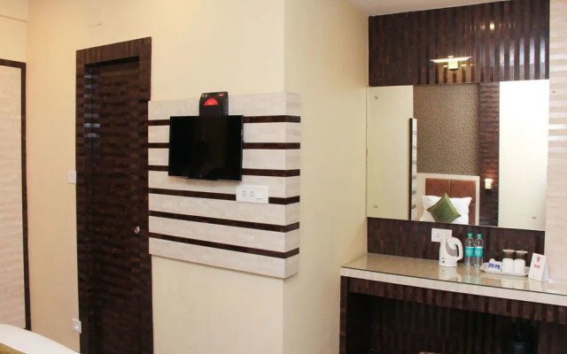 OYO 9818 Hotel Diamond Plaza