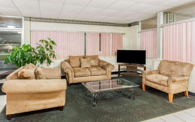 Ramada by Wyndham Clinton