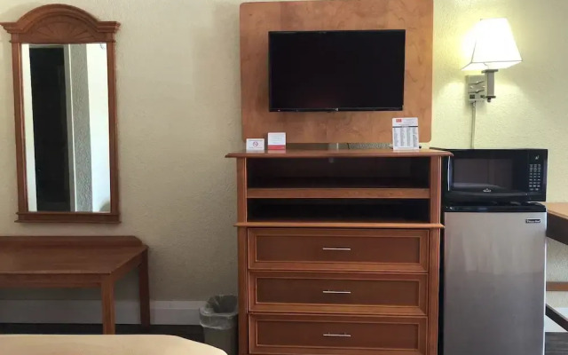Red Roof Inn Pine Bluff