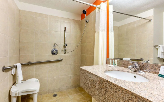 Quality Inn Auburn Campus Area I-85