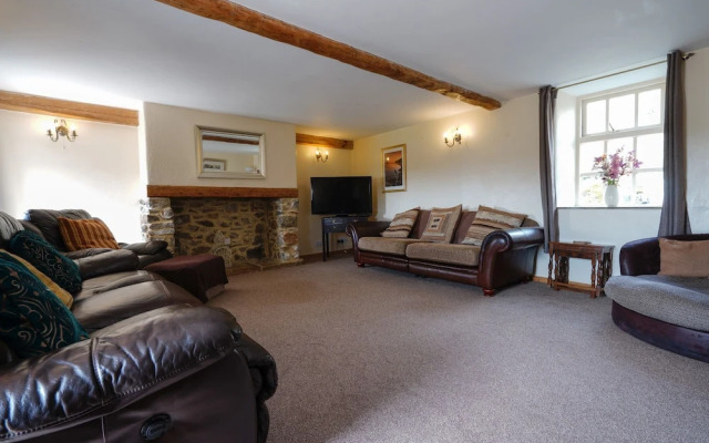 Hulmes Vale House - Sleeps 14 - Peak District