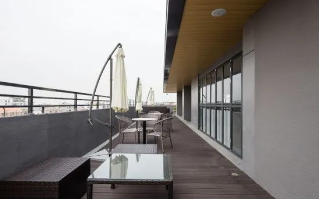 Yilongxuan Hotel (Guangzhou Baiyun Airport Renhe Subway Station)