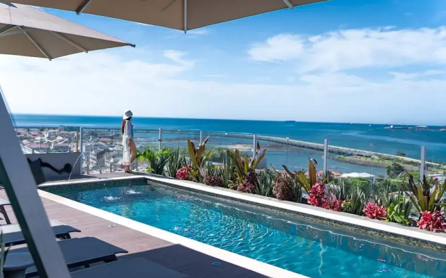 w Exceptional 1BR With Balcony in Casco View