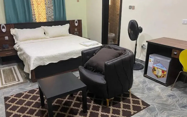 Laroy Suites
