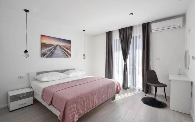 Beautiful Home in Split With 4 Bedrooms, Wifi and Outdoor Swimming Pool