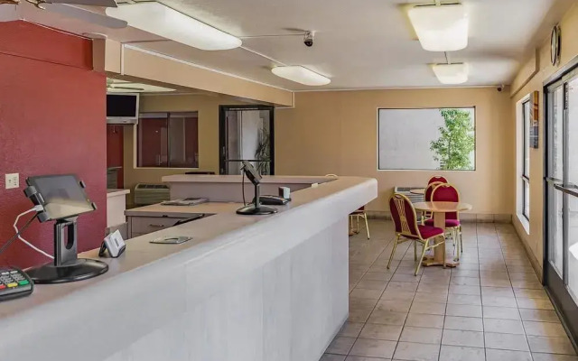 Motel 6-Fresno, CA - Yosemite Hwy