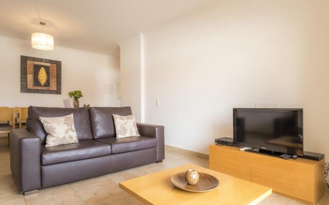 B08 - Central 2 Bed with Spa and Pool