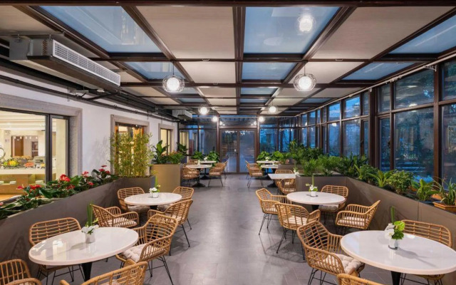 Savile K-Knight Luan Hotel