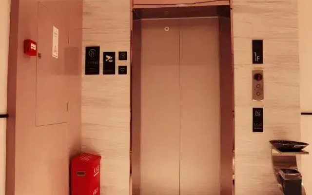 City Comfort Inn Hotel (Wuzhou High-speed Railway South Station Canghai Park)