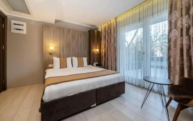 Royal Capital Hotel