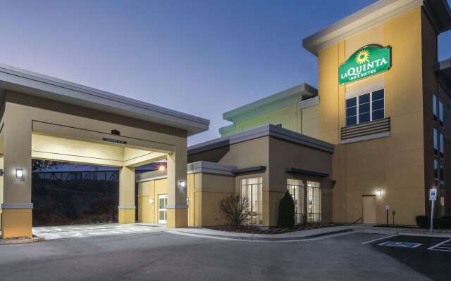 La Quinta Inn & Suites by Wyndham Knoxville Papermill