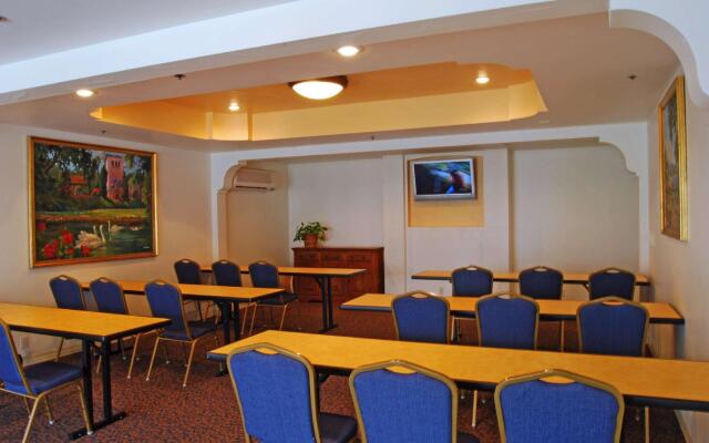 Oxford Suites Pismo Beach