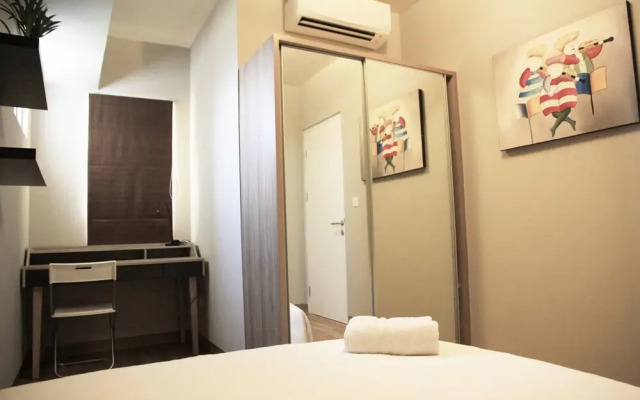 Deluxe and Comfortable The Springlake Summarecon Apartment