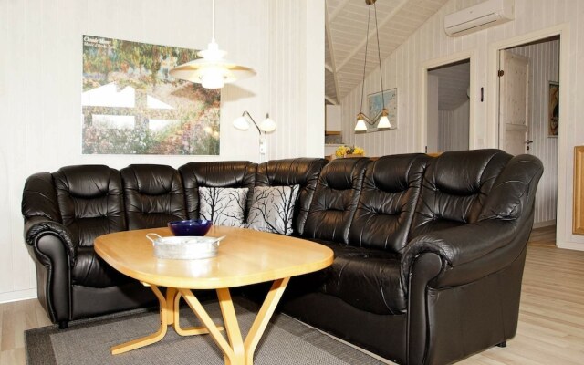 Luring Holiday Home in Hemmet With Whirlpool