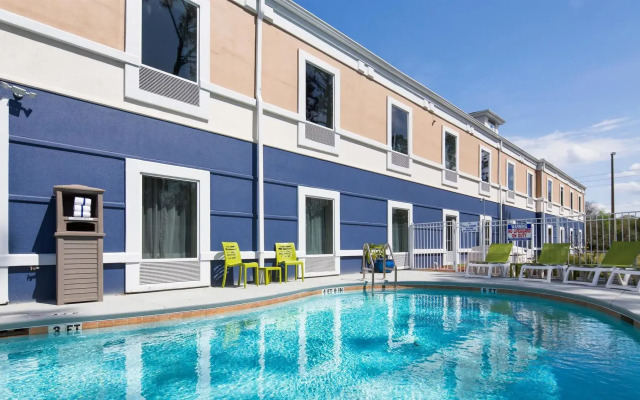 Best Western Waldo Inn and Suites