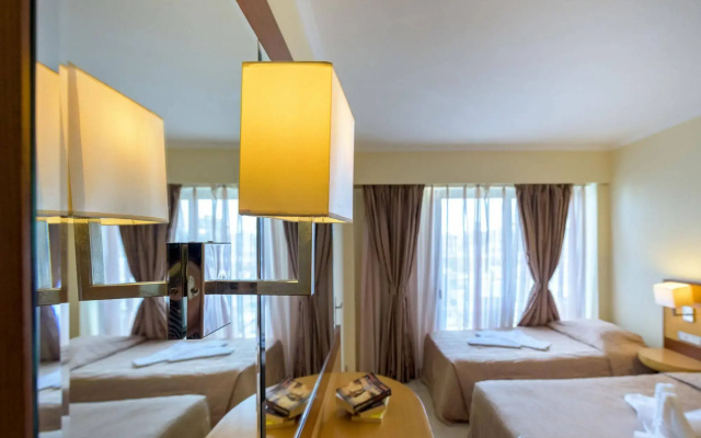 Manousos City Hotel