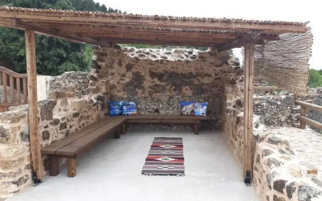 Chaihoutes stone House into Olive farm in Zia