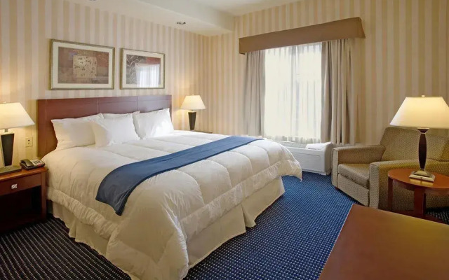 Holiday Inn Express & Suites Lathrop