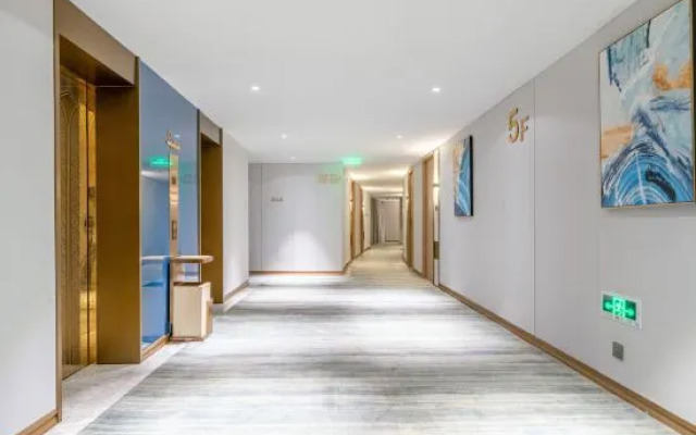 Skyscraper Hotel (Huangyan Jiufeng Park)