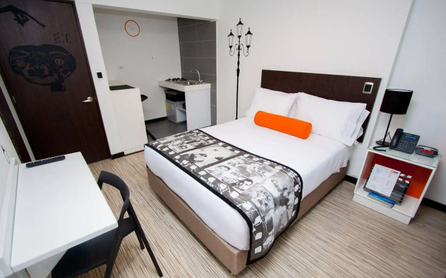 Hotel DC Feria