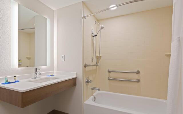 Holiday Inn Express Hotel & Suites Largo-Clearwater by IHG