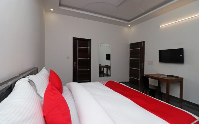 OYO 28576 Laxmi Residency