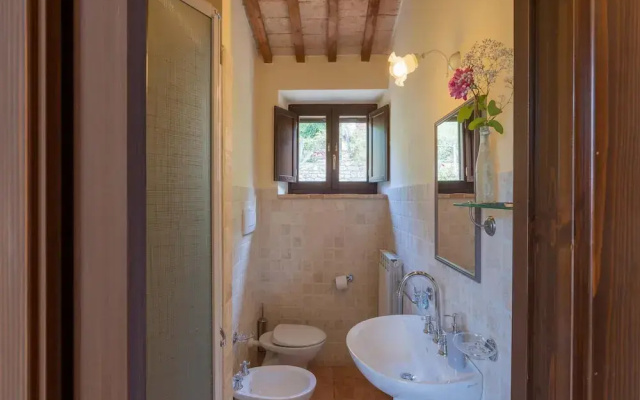 Fabulous Holiday Home With Wifi in Monte San Martino Italy