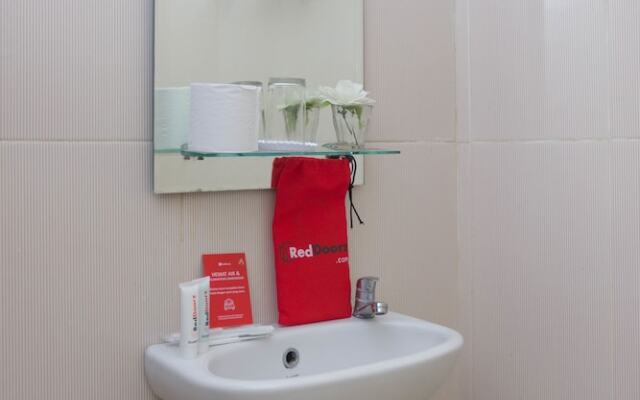 RedDoorz Plus near Trans Studio Mall 4