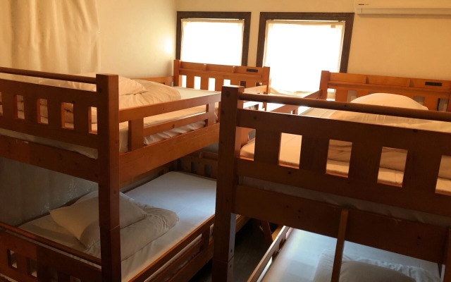 Iza Kamakura Guest House & Bar - Hostel