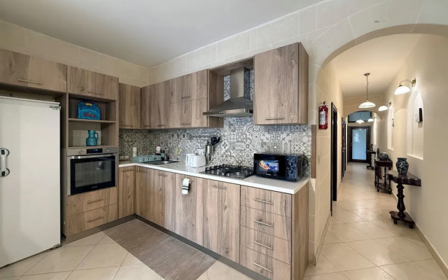 Traditional Maltese 3BD Apartment