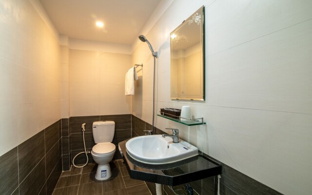 Lucky Hotel by OYO Rooms