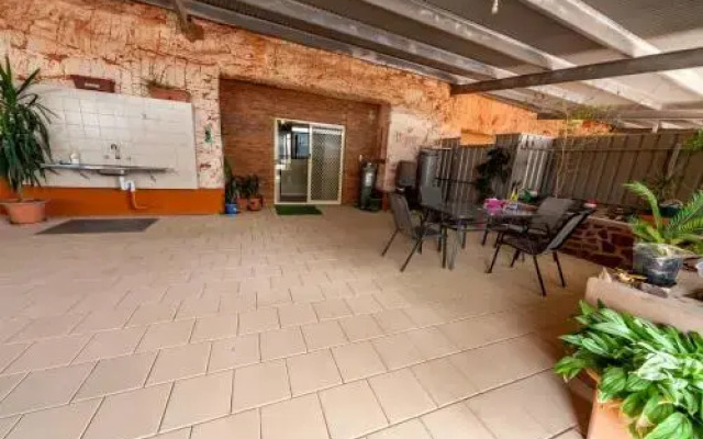 Desert Dwellers Underground B&B